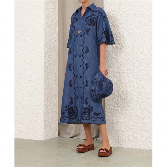 Zimmermann Aster Embroidered Denim Midi Kjole, Railway Blue